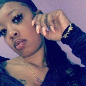 Meet your Posher, Tia